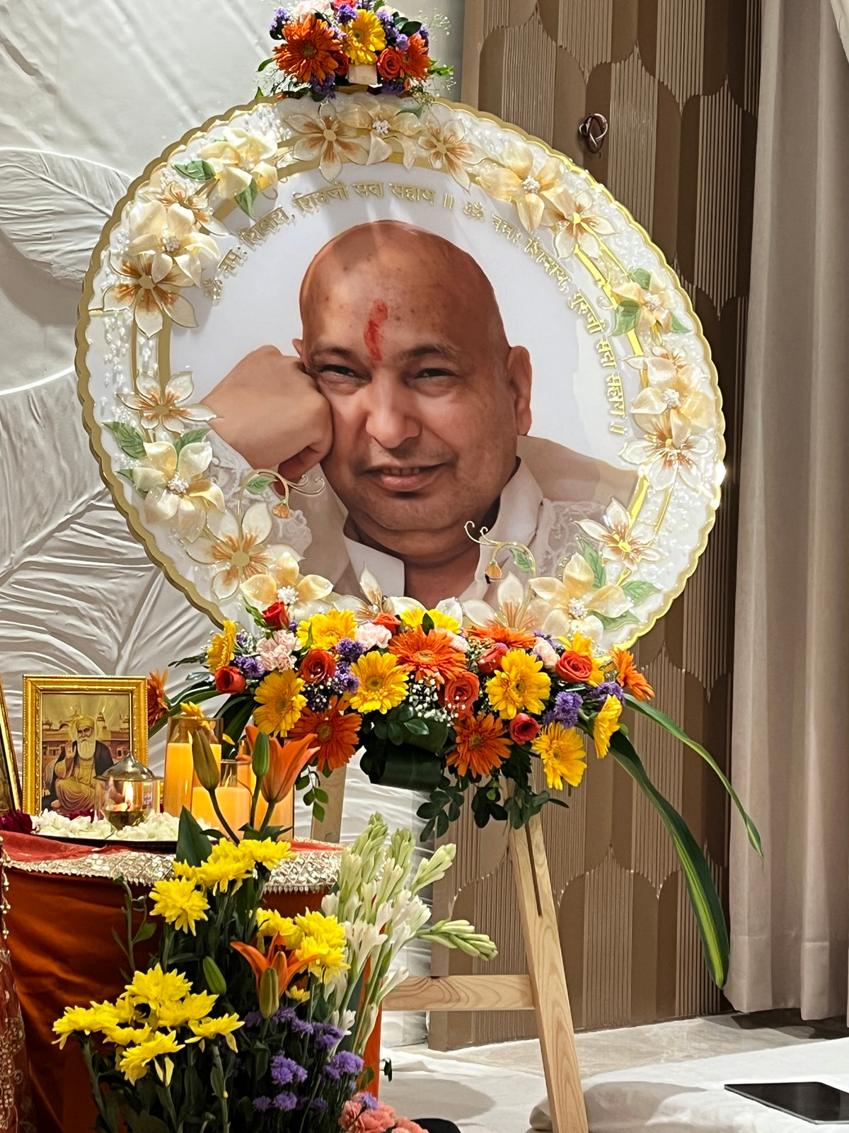 3D Guruji Round Frame with 3D Flowers Made with Resin | Art Local